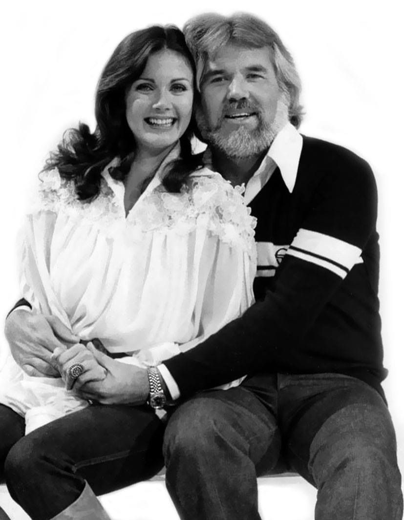 Lynda Carter in 1979 - Kenny Rogers